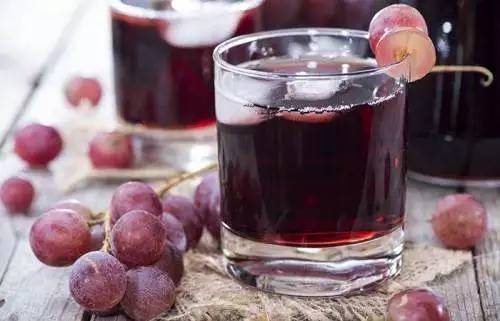 中国红酒供销网 葡萄汁和葡萄酒到底谁更养生 
