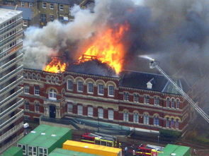 伦敦一博物馆受到火灾威胁 
