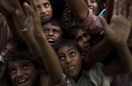 身处险境的巴基斯坦受灾儿童 10 