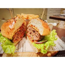 凯瑞意式餐吧的美式经典汉堡好不好吃 用户评价口味怎么样 青岛美食美式经典汉堡实拍图片 大众点评 