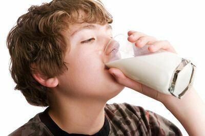 儿童早晨空腹能喝牛奶吗
