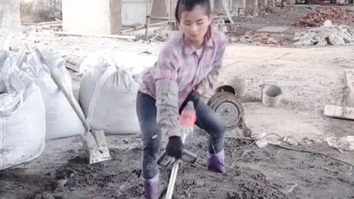 女孩在工地 女孩在工地干活养活自己,这种女孩适合做媳妇儿吗 