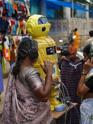 印度看相五花八门 街头机器人高科技 算命 