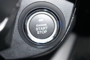 汽车需要先按一下启动键通电自检,再踩刹车按启动键启动吗