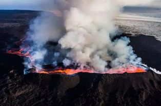 快看无人机捕捉到的火山喷发壮观画面