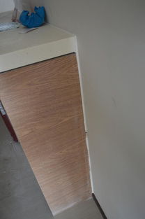 木地板与瓷砖接缝压条用什么粘贴