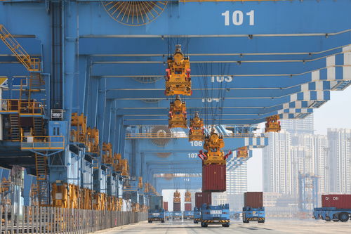 青岛港跻身“6亿吨俱乐部” 集装箱年吞吐量超2100万标准箱