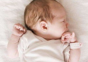 梦见抱着一个女婴儿吃奶