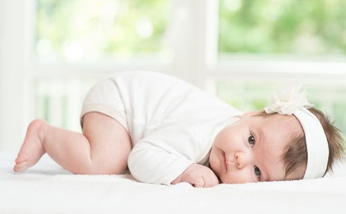 3个月的宝宝发育标准(婴儿三个月发育标准)