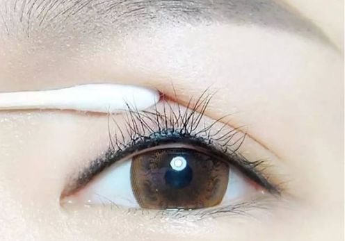 女生画眼线时,少犯这5个 错误 与眼型不搭配,还容易伤眼睛