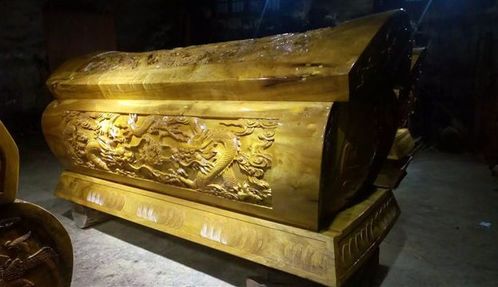 一皇帝墓被挖开,棺材里的诡异尸体,让考古学家心惊