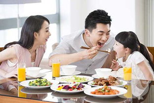 梦见自己和家人在一起吃饭预示着什么(梦见自己和家人一起吃饭是什么意思)