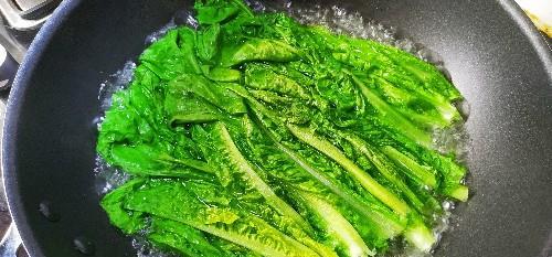 蔬菜为什么很多人都喜欢焯水 大厨告诉蔬菜焯水的原因和正确方法