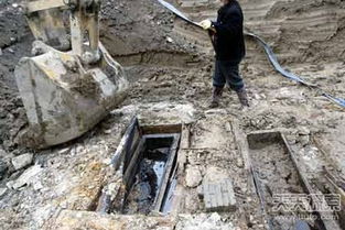 上海地铁施工竟挖出百年古墓 干尸出土