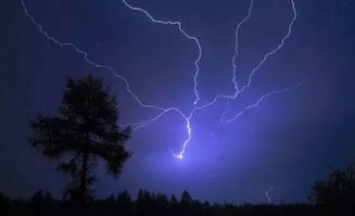 秋夜雷雨