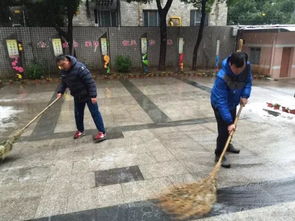 这个冬天不寒冷 搭伞桥 备姜汤......南京各校上演暖心剧幕 