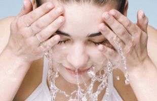 洗面的正确步骤及手法(正确的护肤顺序七步)