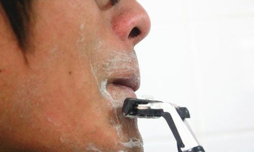 男士刮胡子频率或会影响到身体健康,这几个时间段最好别刮