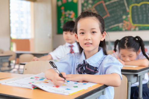 幼儿园老师让4岁孩子写数字描红,娃不想写,要不要逼孩子写