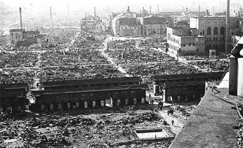 老照片 1945年美军轰炸东京,一半建筑被摧毁,四分之一变成平地