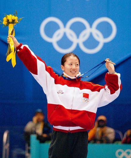 获得冬奥会第一块金牌的中国运动员是(2022中国冬奥会第一枚金牌获得者是谁男子)中国获得第一运造渐员划客模块奥运会金牌运动员分别是（）。