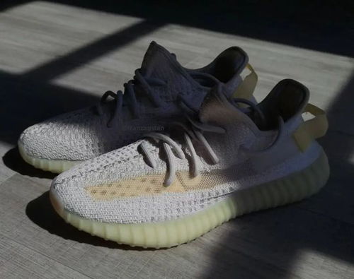 新玩法 会变色的 Yeezy 350 V2 造型差别巨大