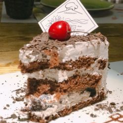 花儿胡同音乐餐厅的黑森林慕斯蛋糕好不好吃 用户评价口味怎么样 呼和浩特美食黑森林慕斯蛋糕实拍图片 大众点评 