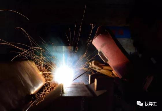 电焊立焊和仰焊有何技巧 烧电焊时手抖动怎办呢