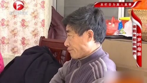 母亲在哥哥家生病,妹妹责怪哥哥不负责任,气得哥哥对妹妹动手 