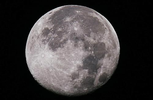 关于月球起源的4种说法,居然有人猜测说,月球是地球分出来的