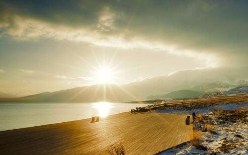 新疆赛里木湖的日出风光