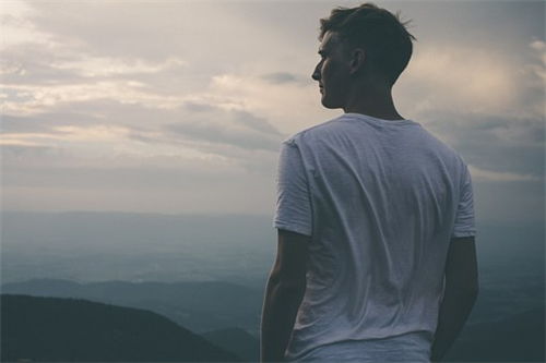 男人鬼节当天出生会克妻吗,感情坎坷