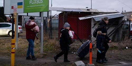 超三十万乌克兰难民涌向周边国家,欧盟为 紧急状况 做准备