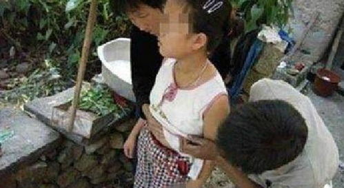 农村老汉收养一名10岁女孩,数月后却发现女孩肚子大了 