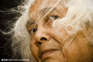 印度白发老妇人图片 