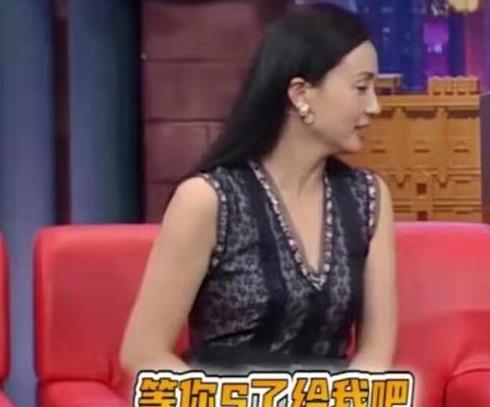 陶虹的女儿,看见妈妈手里一个漂亮的东西,