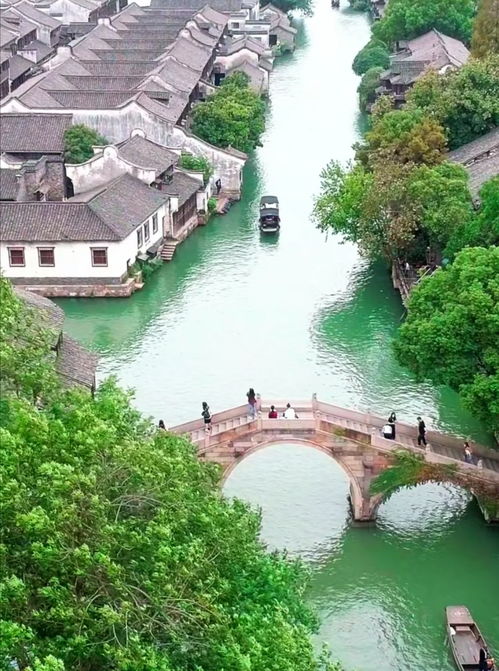 江南六大古镇江是南水乡的代表,体现出千姿百态的江南古镇