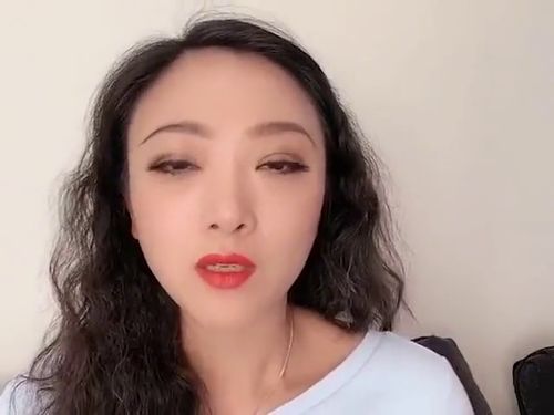 杨姐说自己有一儿一女,还有疼她的洋老公,自己过得很幸福 