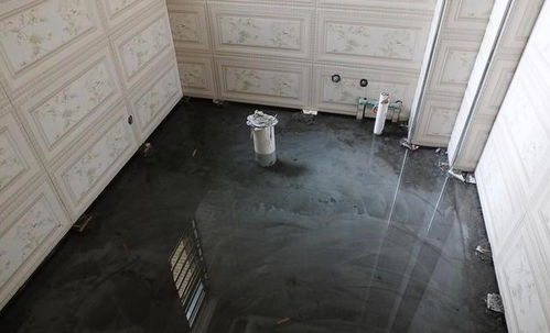 卫生间地面有瓷砖,防水怎么做 在上面铺水泥后做防水,可以吗
