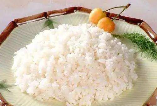 为什么盛米饭的饭勺布满了小点 原来是为了......