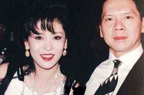 李小龙死在她床上,向华强心甘情愿养她40年,如今和向太情如姐妹