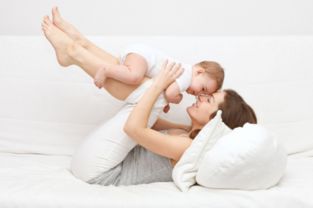 哺乳期喂奶后乳房刺痛怎么回事 哺乳期喂奶后乳房刺痛怎么办