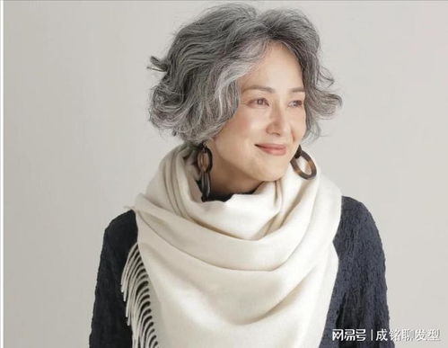 60岁 的女人白发太多,染什么色能盖白发 不染发什么发型减龄