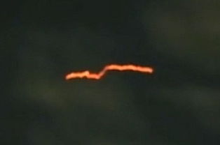 美国加利福尼亚上空出现火球疑似UFO 