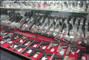 美国的枪支超市,各种型号枪摆满柜台,买枪跟菜市场买菜差不多