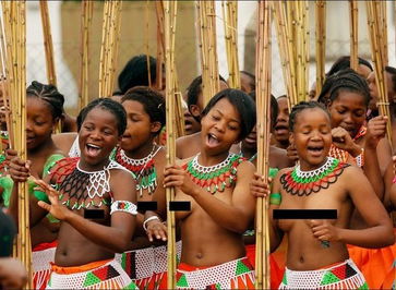 非洲 芦苇节 处女裸上身 白化女孩参加年度选妃 