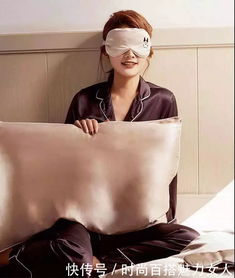 2018最流行的护肤方式,女人一定要拥有真丝枕套及眼罩,让你睡成一个大美人 
