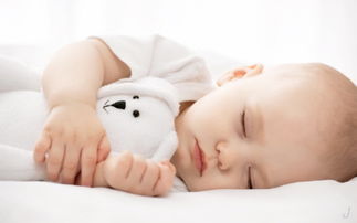睡眠超过3个小时的新生儿很可能低血糖,快叫醒他 