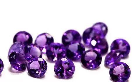 紫水晶便宜,但是它能量大啊 让一个被世人唾弃的女人稳坐王位40年