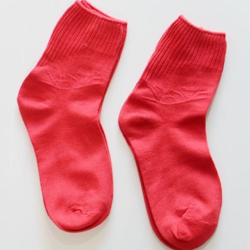 民间红袜子的寓意有哪些 红袜子踩小人什么意思 